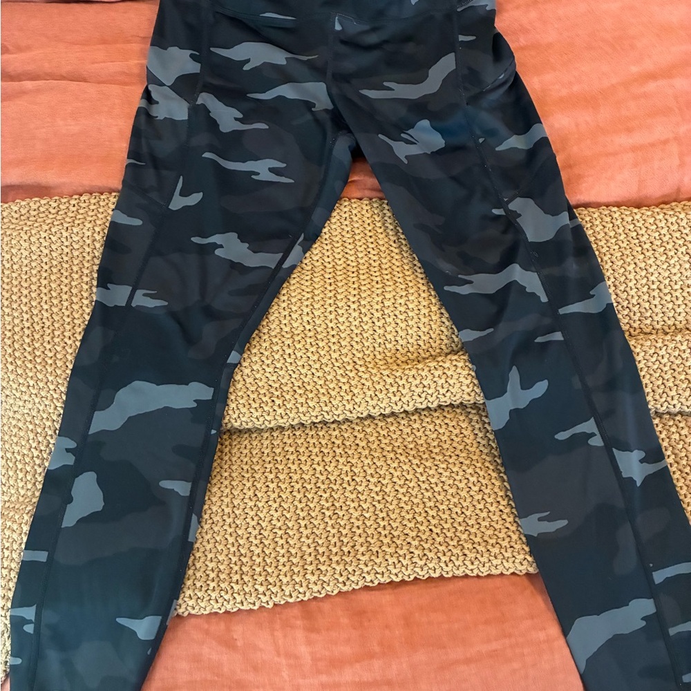 Athleta Kids Black and Gray Camouflage Leggings